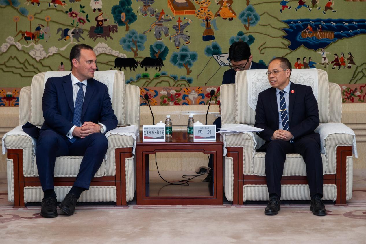 0c9f12d879c3464492a4d18fe74355c9.png 0c9f12d879c3464492a4d18fe74355c9.png